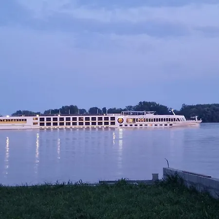Beli Dvor Na Dunavu Holiday home *