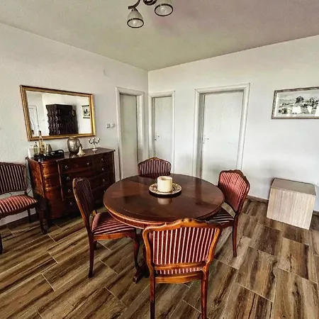 Holiday home Beli Dvor Na Dunavu *